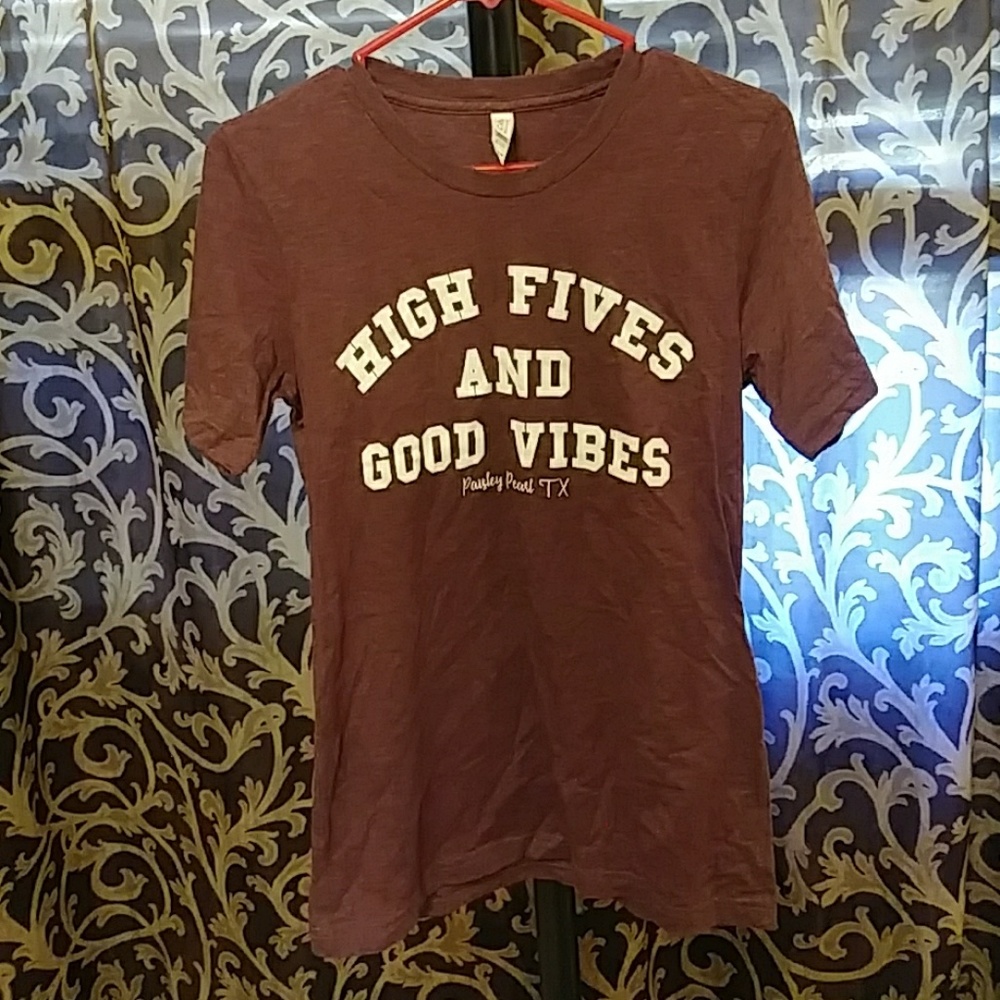 High Fives and Good Vibes tee